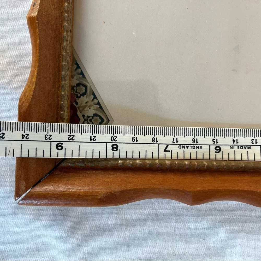 Vintage Sculpted Edge Maple Frame
